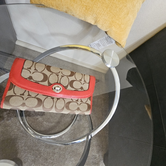 Shoulder Bag - Picture 3 of 9